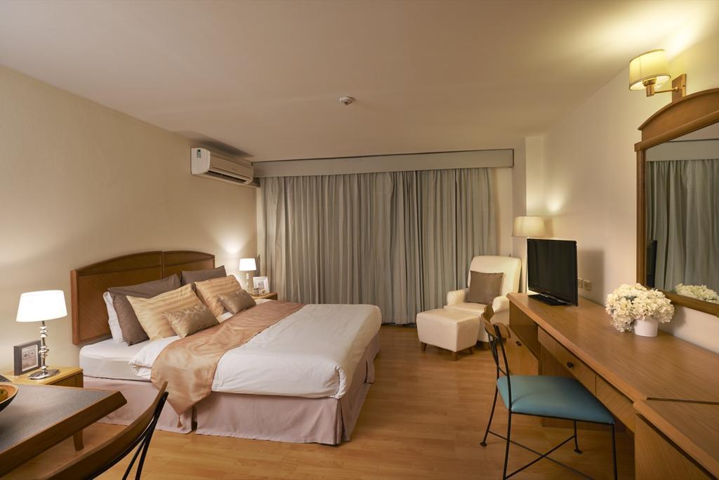 Double Bed - Non-Smoking
